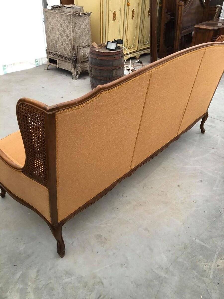 Canapé Mid-Century en velours marron et bois sculpté, style Paolo Buffa, Italie 1950s