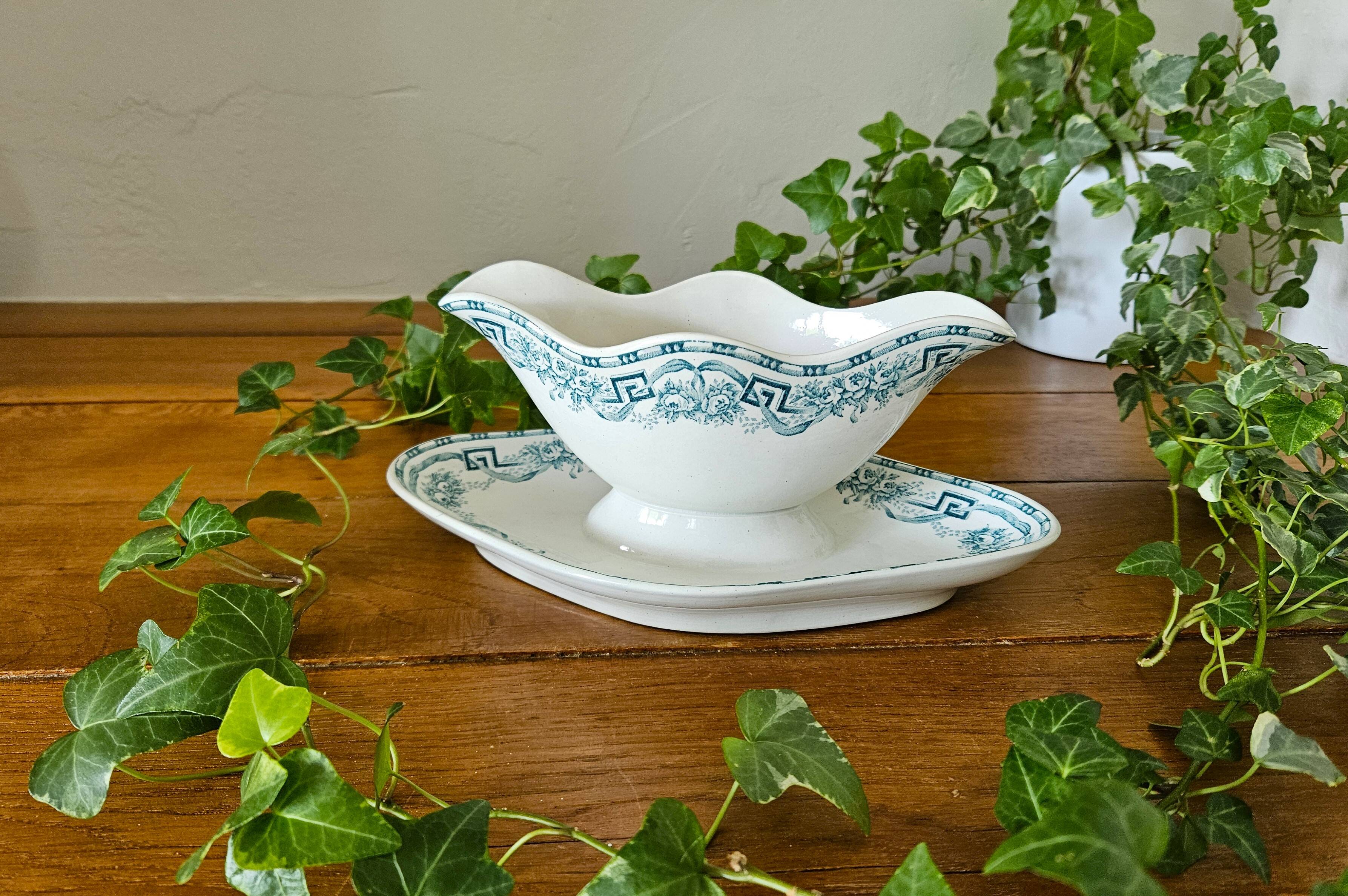 Saucière ancienne en faïence de Saint-Amand (Nord)
