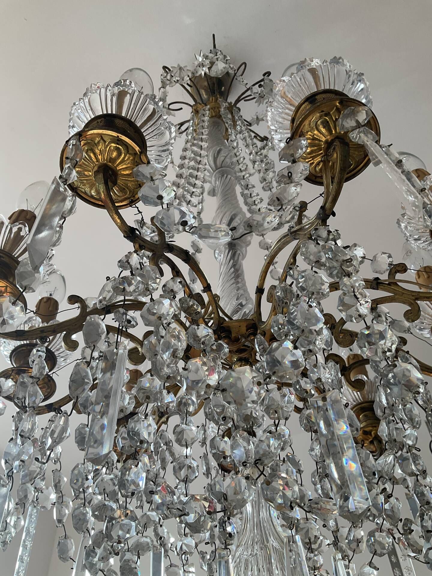 Grand chandelier in Louis XV style with crystal pendants.