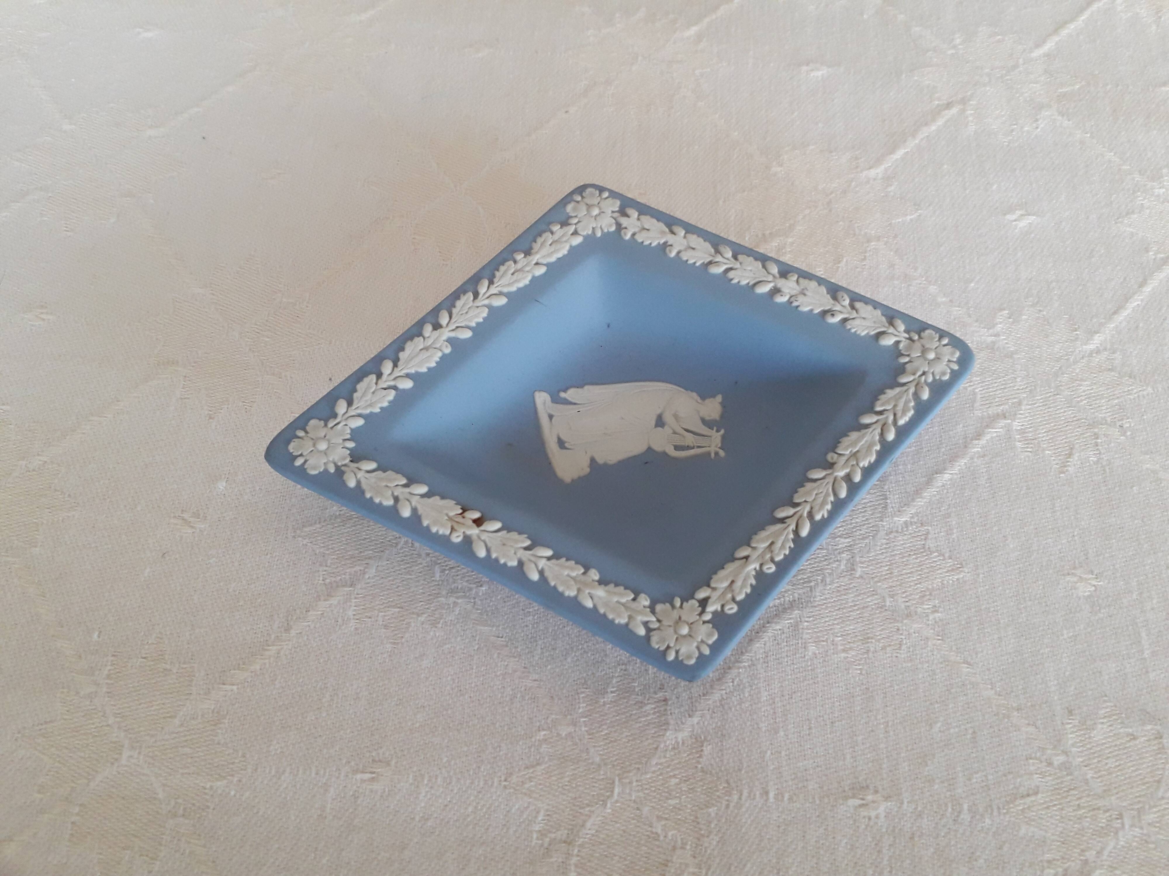 Wegdwood ceramic pocket emptier