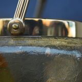 Seau à glace en verre ambré craquelé du milieu du siècle WMF avec poignée en rotin