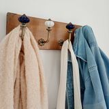 Vintage STYLE wall coat rack – purple metal and ceramic hooks