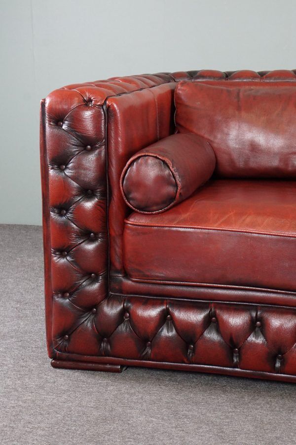 Chesterfield sofa in red cowhide leather, 2.5 seats
