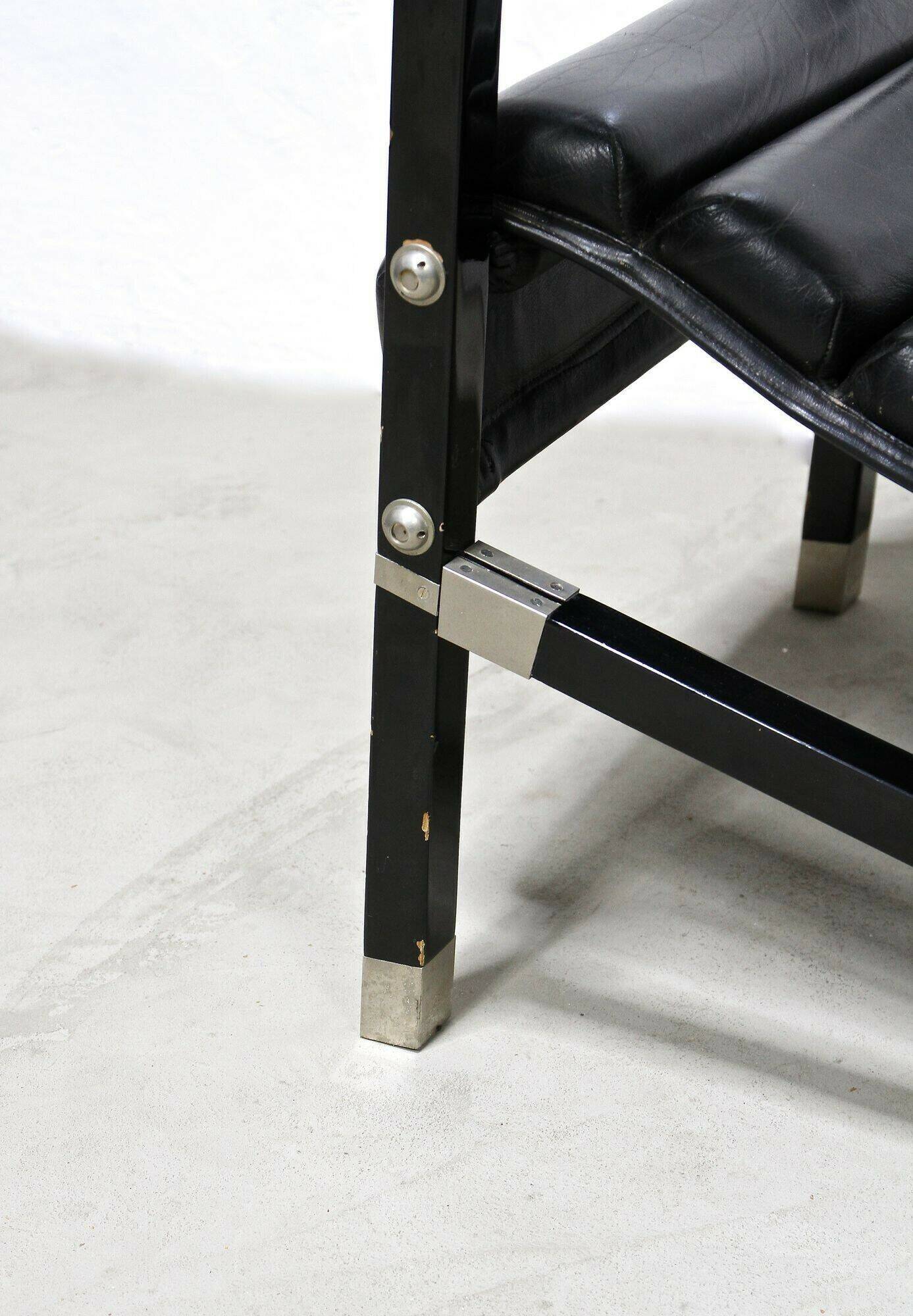 Black leather chaise longue, Eileen Gray design, 1927, France, circa 1975.
