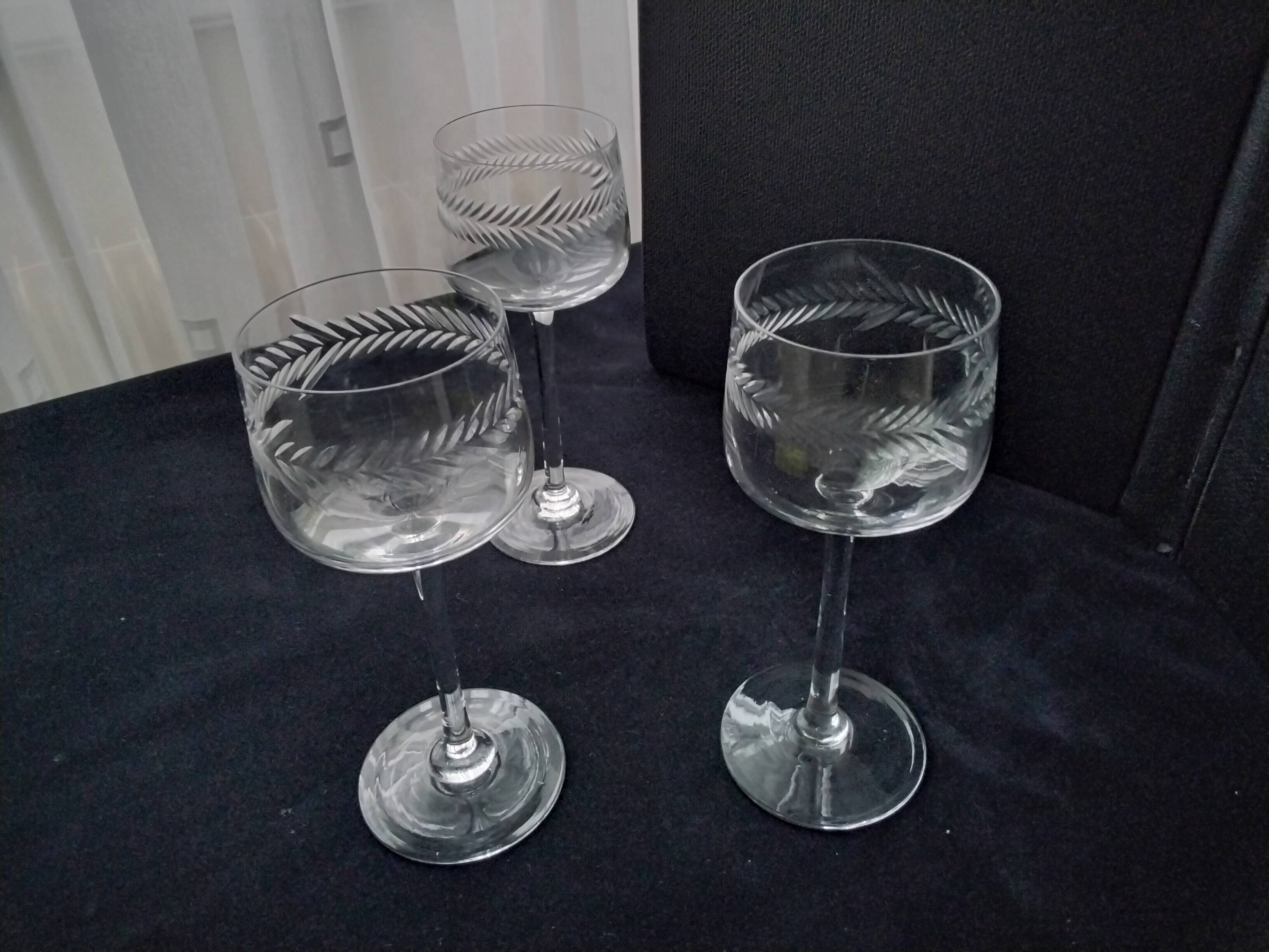 3 cut crystal white or rosé wine glasses