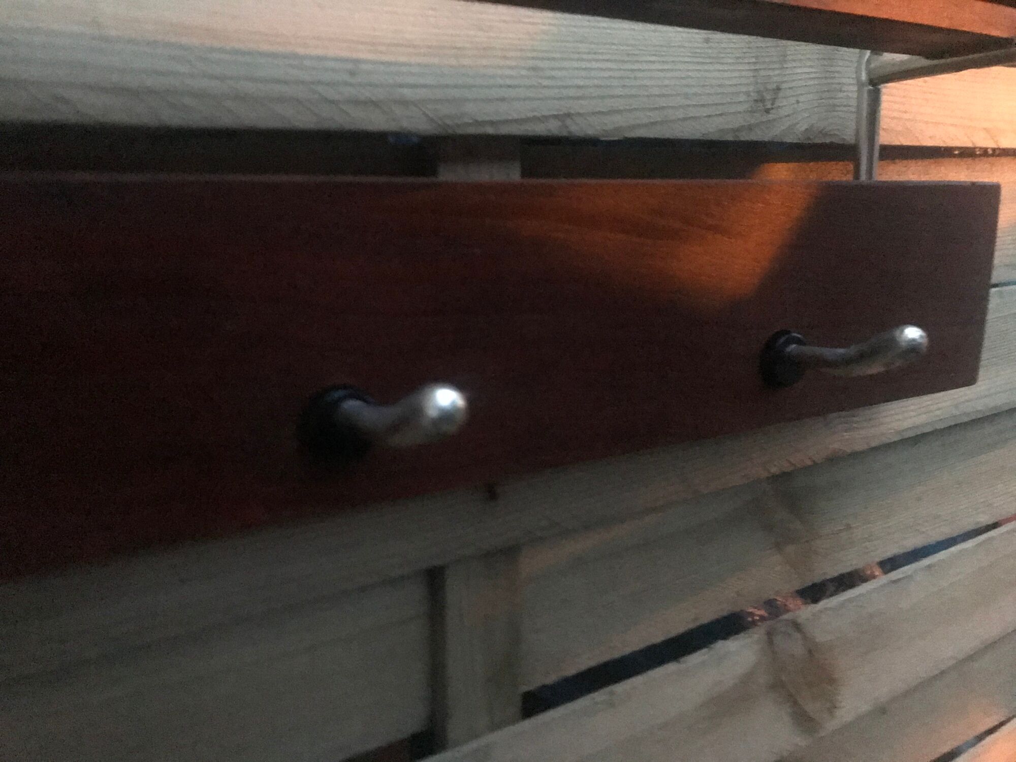 Wall hanger to hang vintage 60s