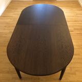 Extendable oak table