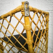 Étagère de coin en rotin