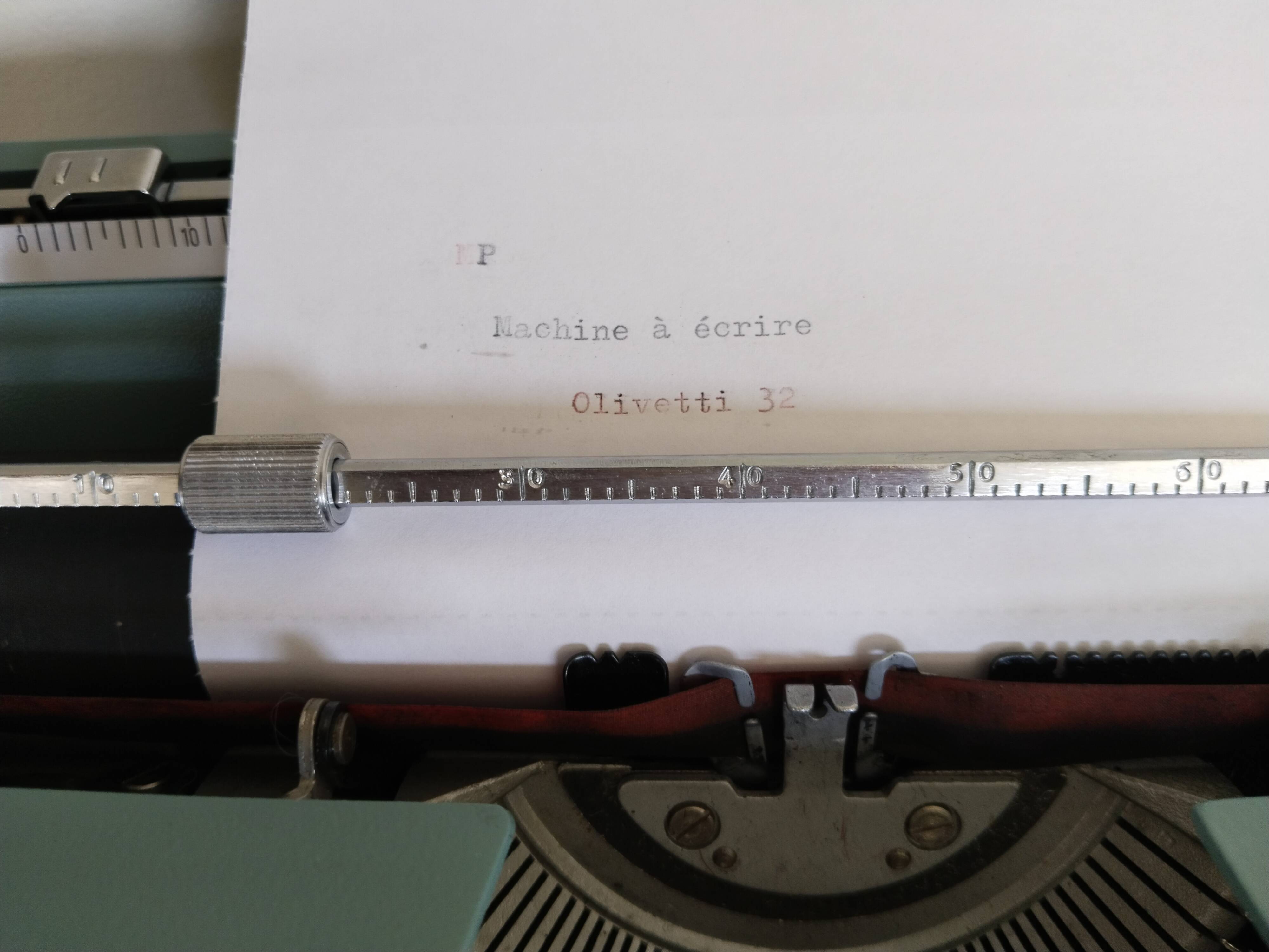 Olivetti Lettera 32 portable typewriter, functional, new ribbon