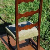 Chaise en noyer Louis XIII pieds en balustre entretoise en H