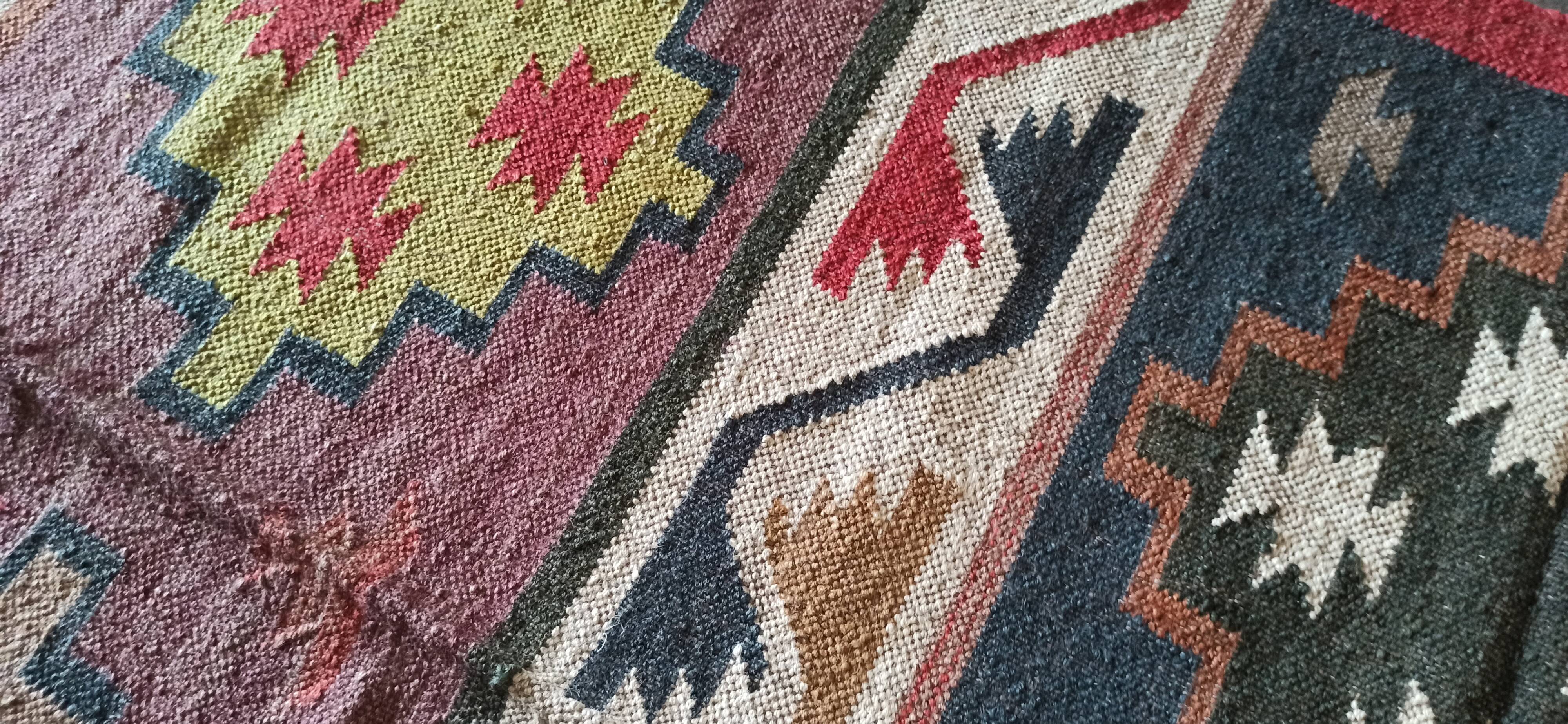 Kilim carpet in burlap and cotton. 120cm x 190cm