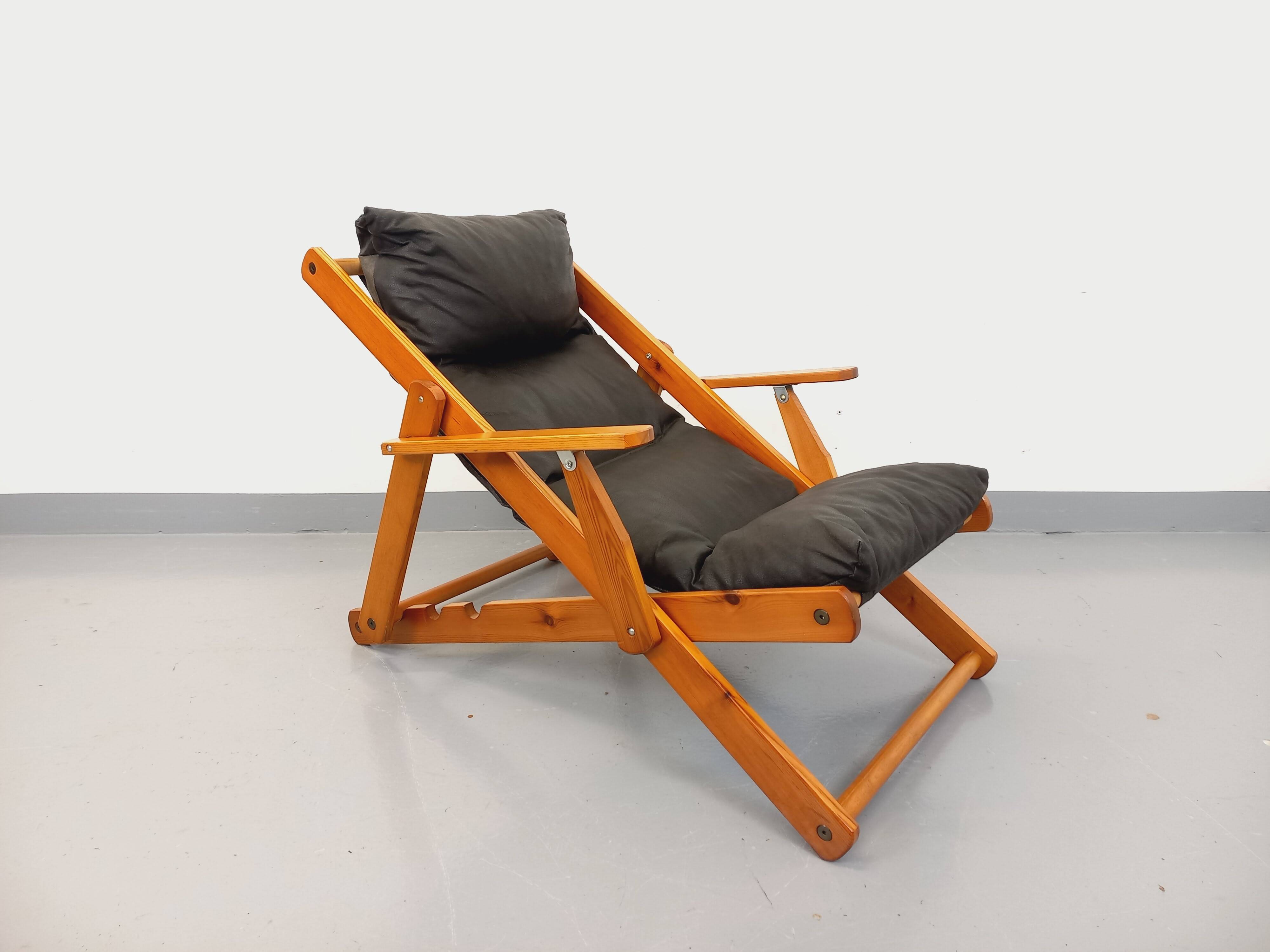 Vintage adjustable folding chaise longue armchair in pine and faux leather