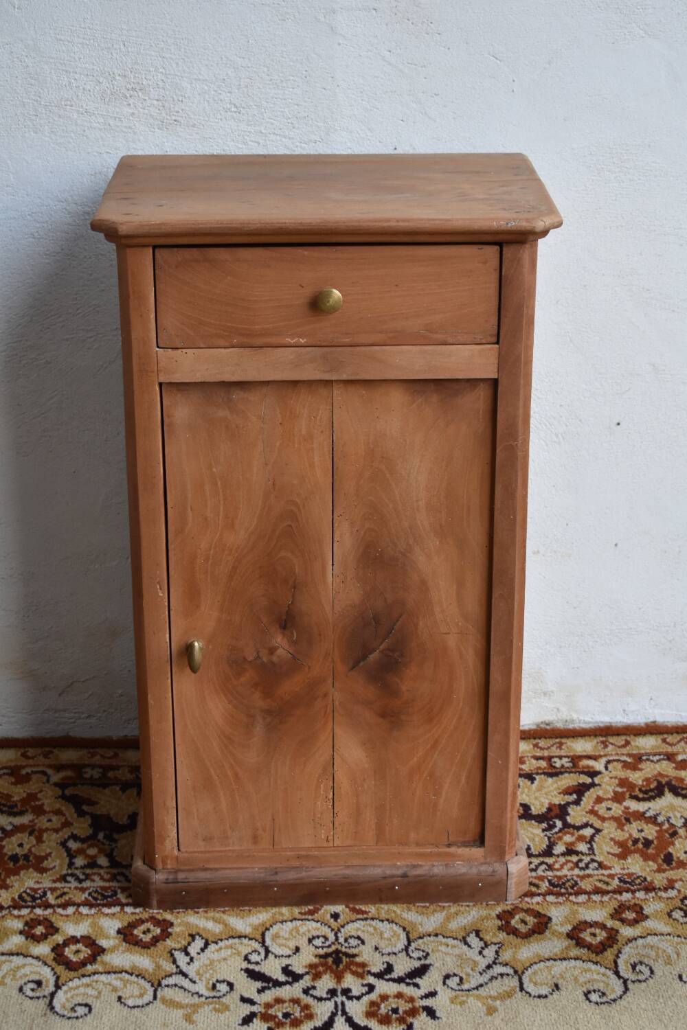 Nightstand in Walnut