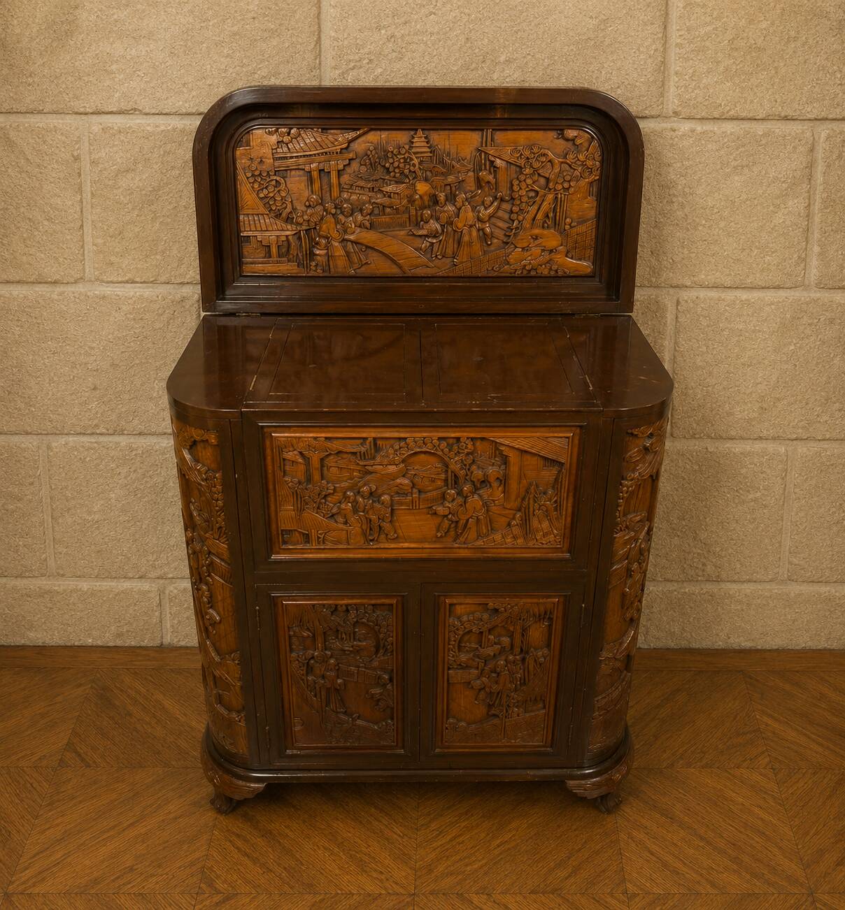 Meuble bar chinois sculpté en bois – XXe siècle