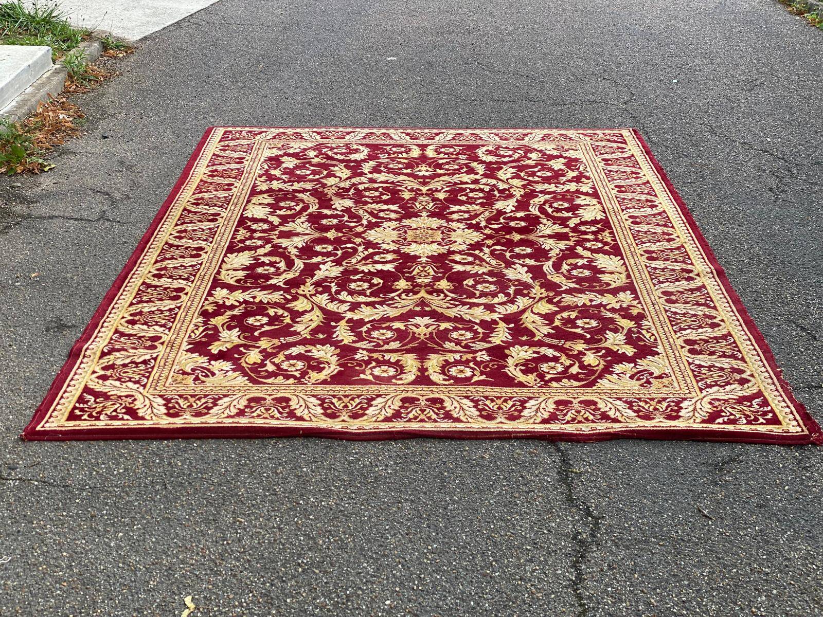 Persian wool rug in burgundy 200x300