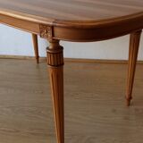 Table ovale décorée en bois Suède.