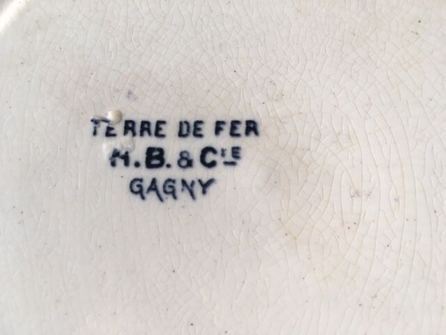 10 terre de fer flat plates and 2 hollows gagny service