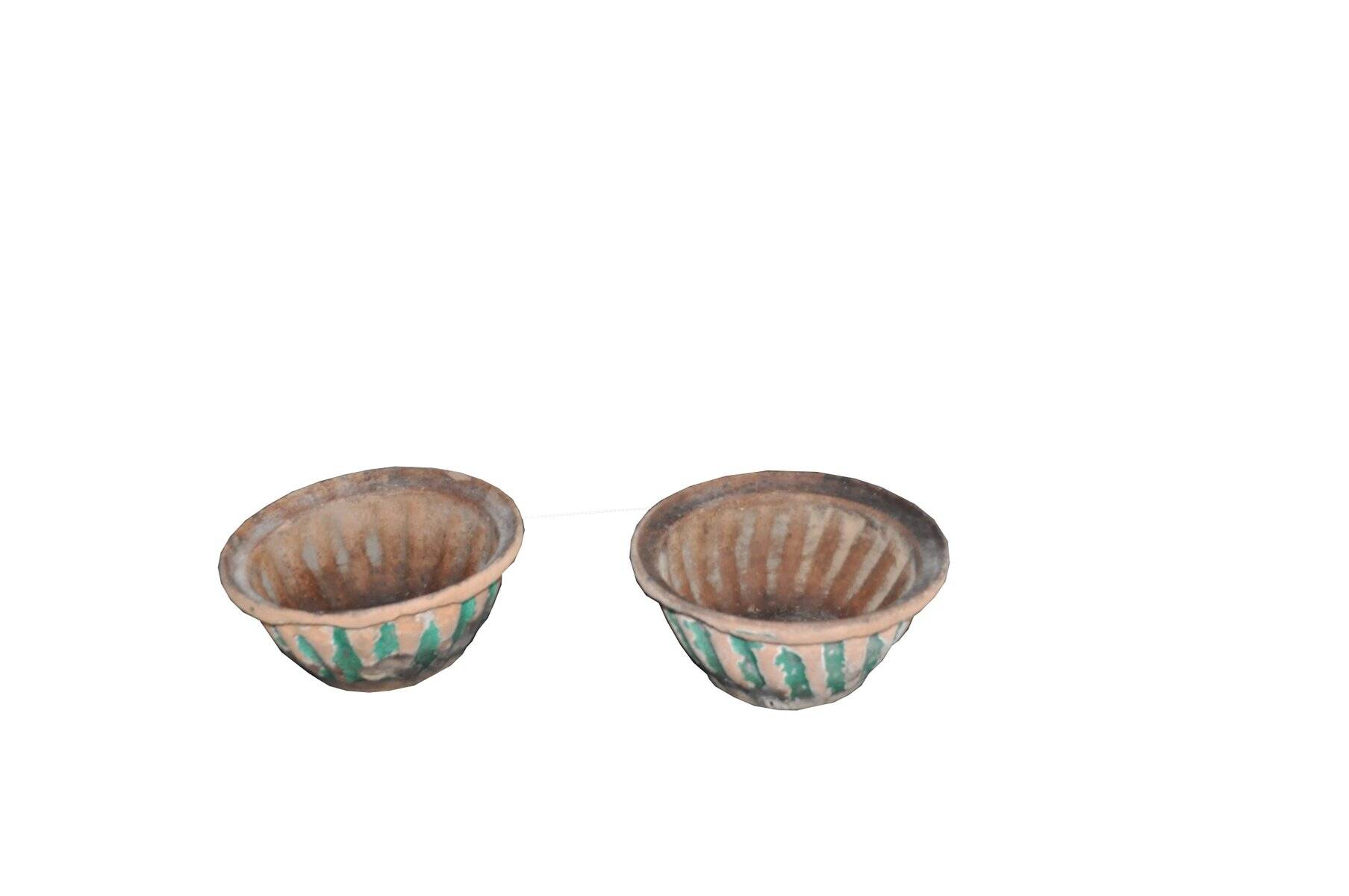 Set of 2 mid-century bowls in brown and green stoneware, rustic patina.