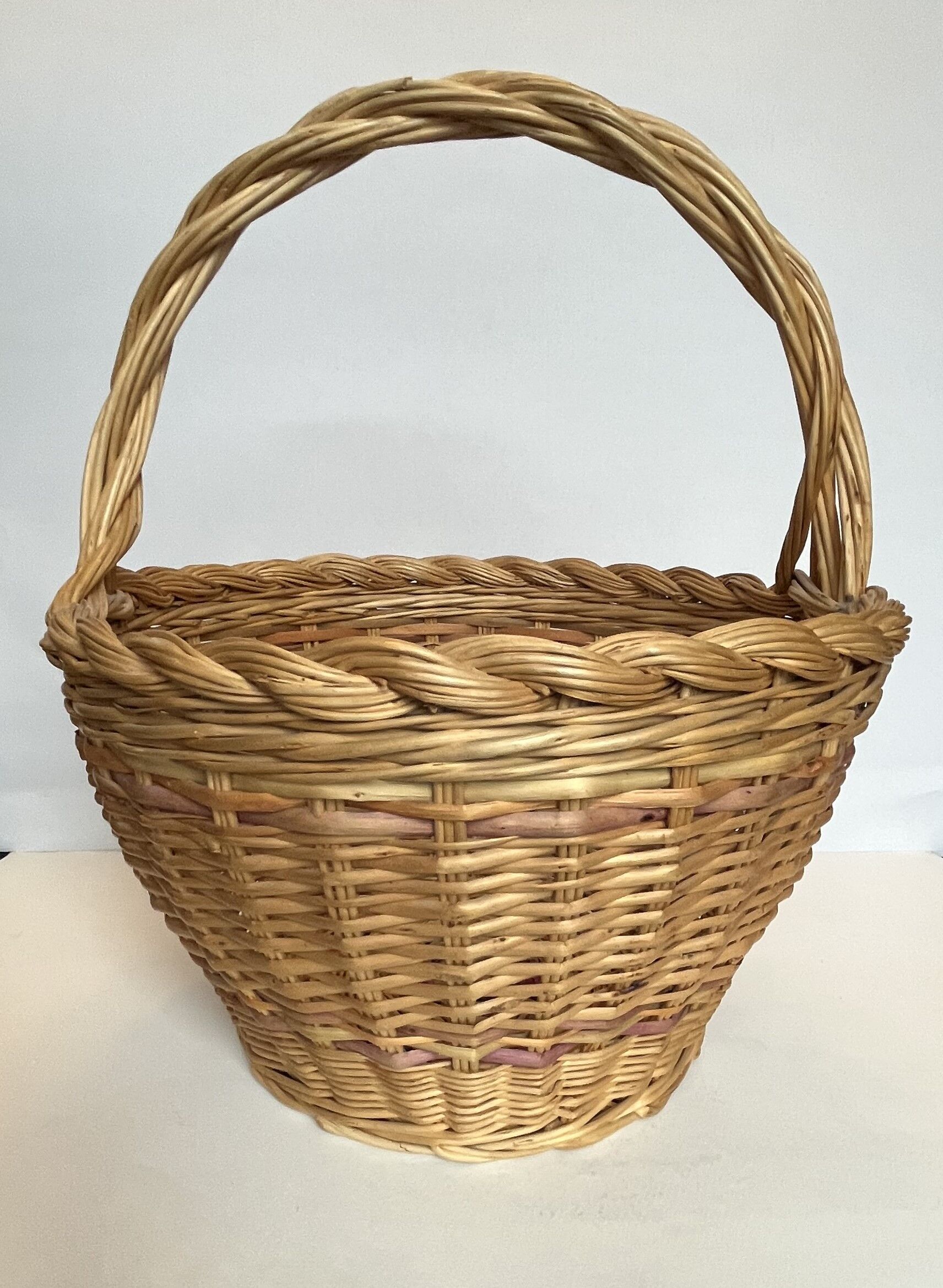 Round wicker basket