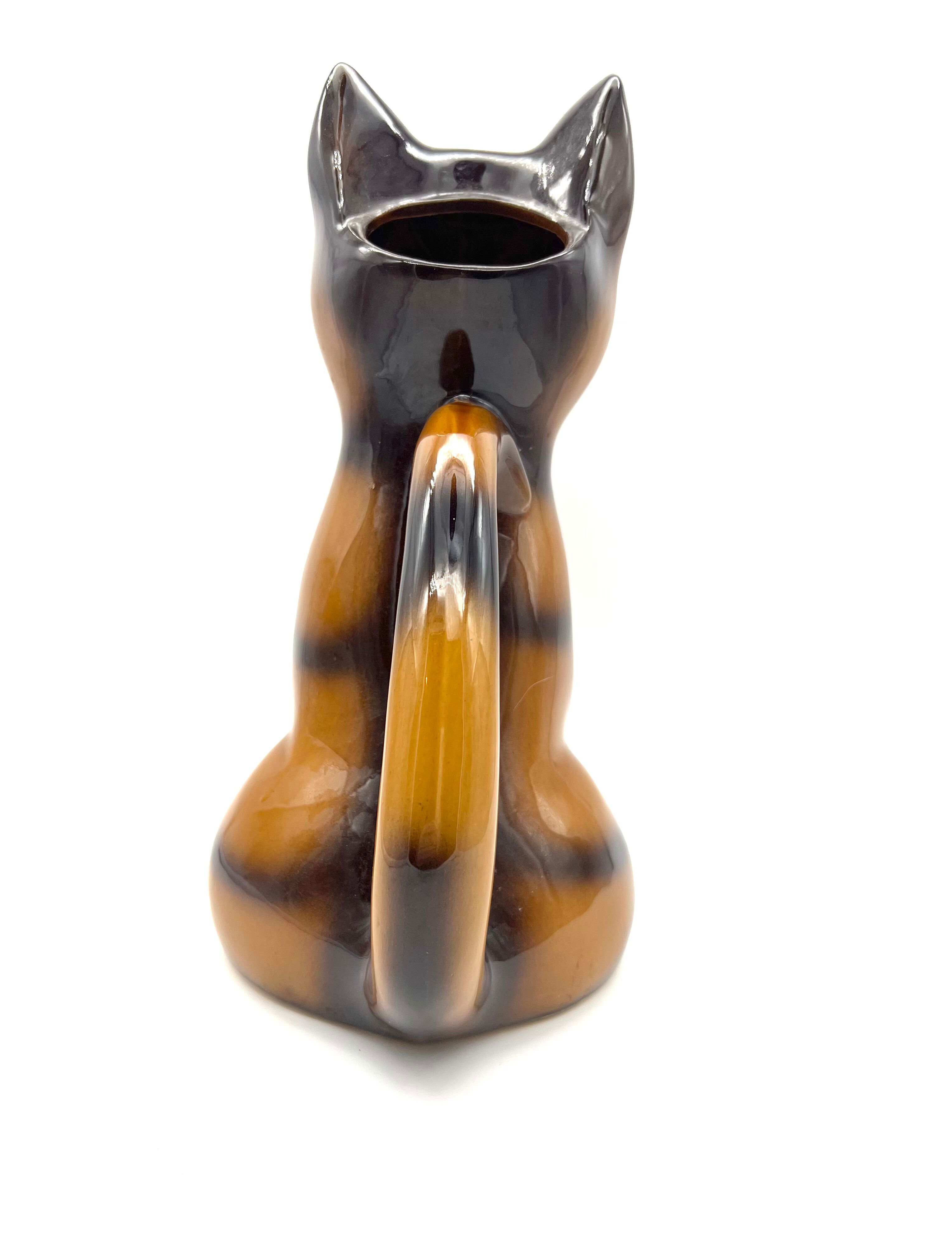 Pitcher slurry cat in faience