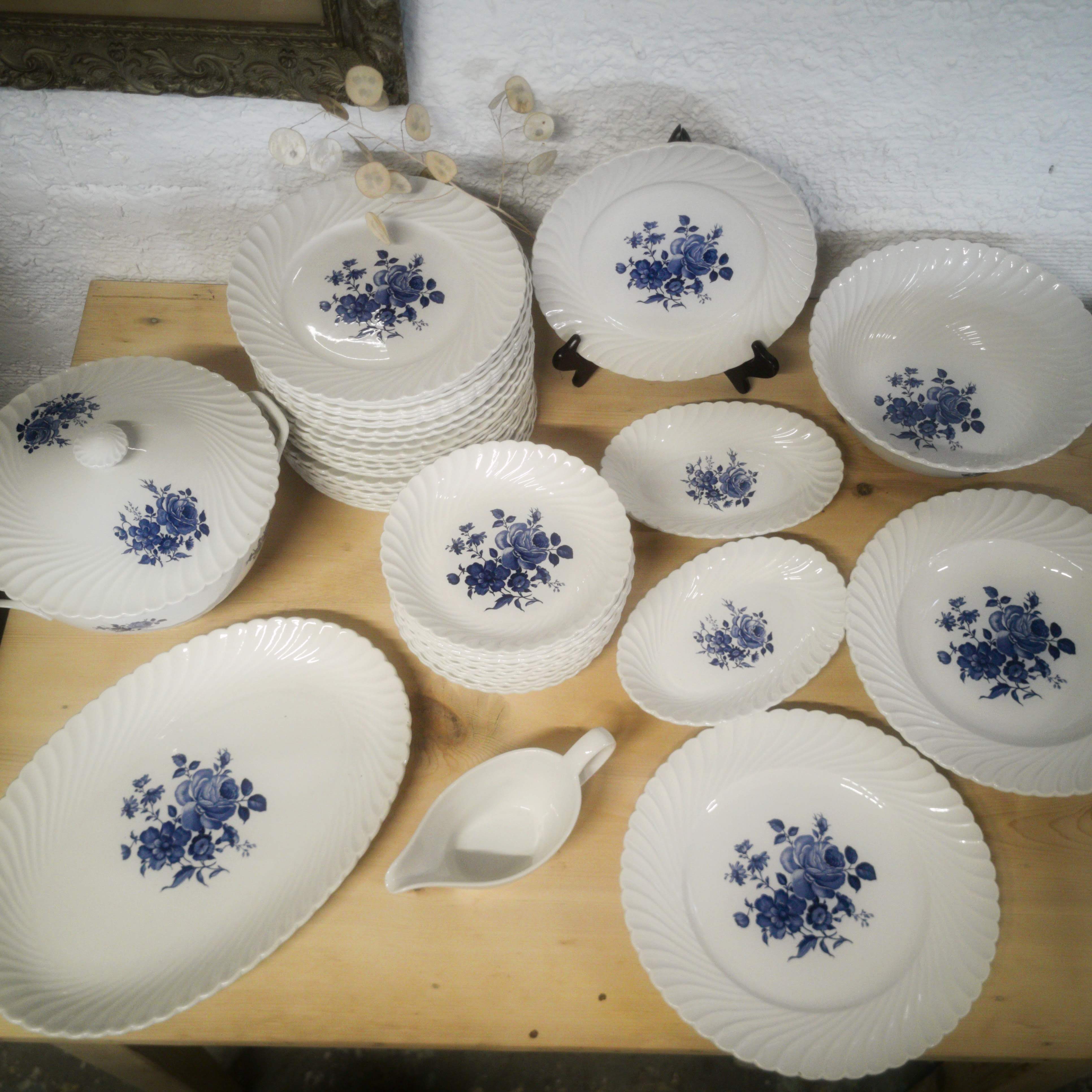 Keller Flat Plate - Guerin - Blue Flower Decoration