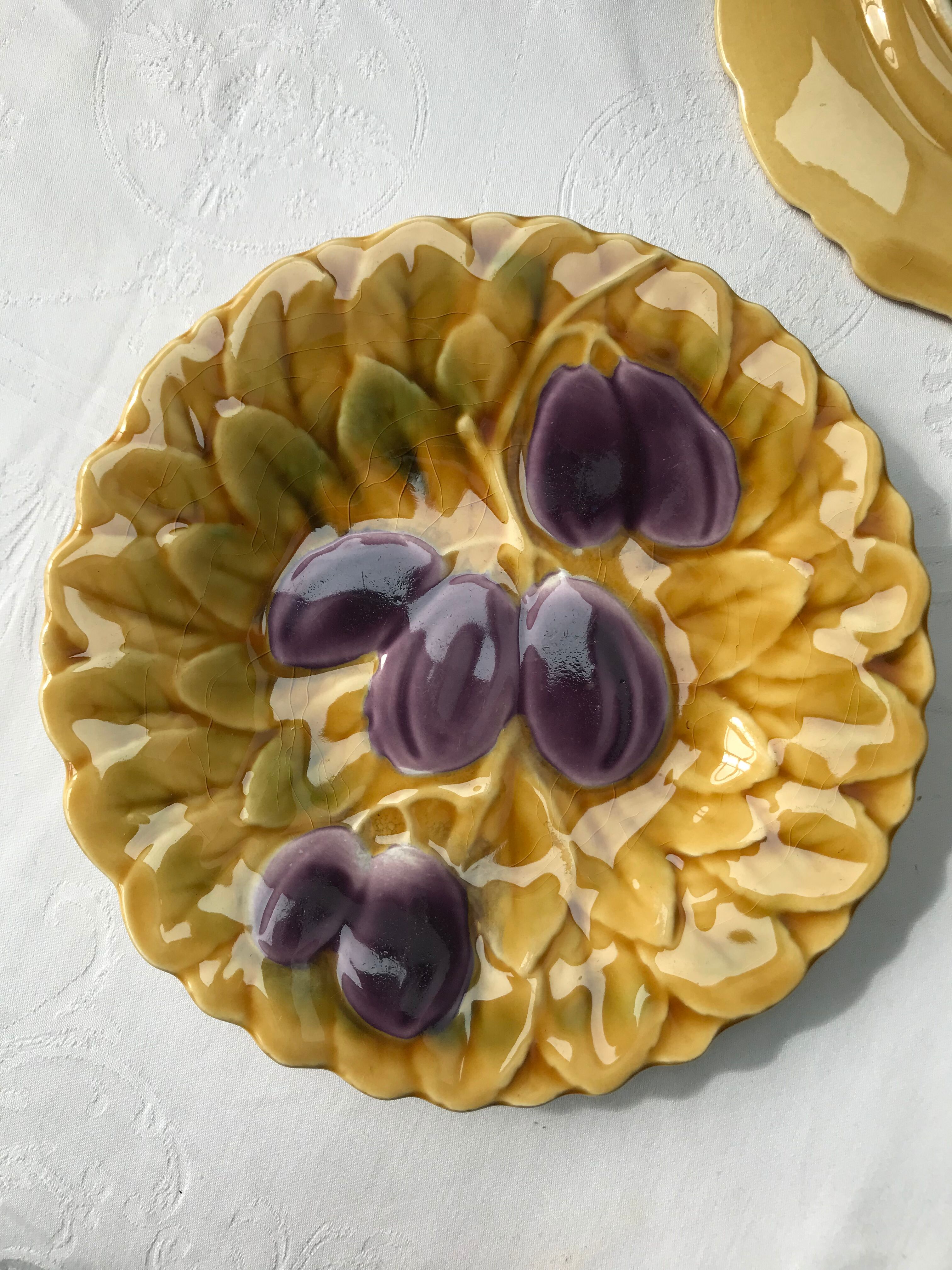 Dessert plates Majolica barbotine