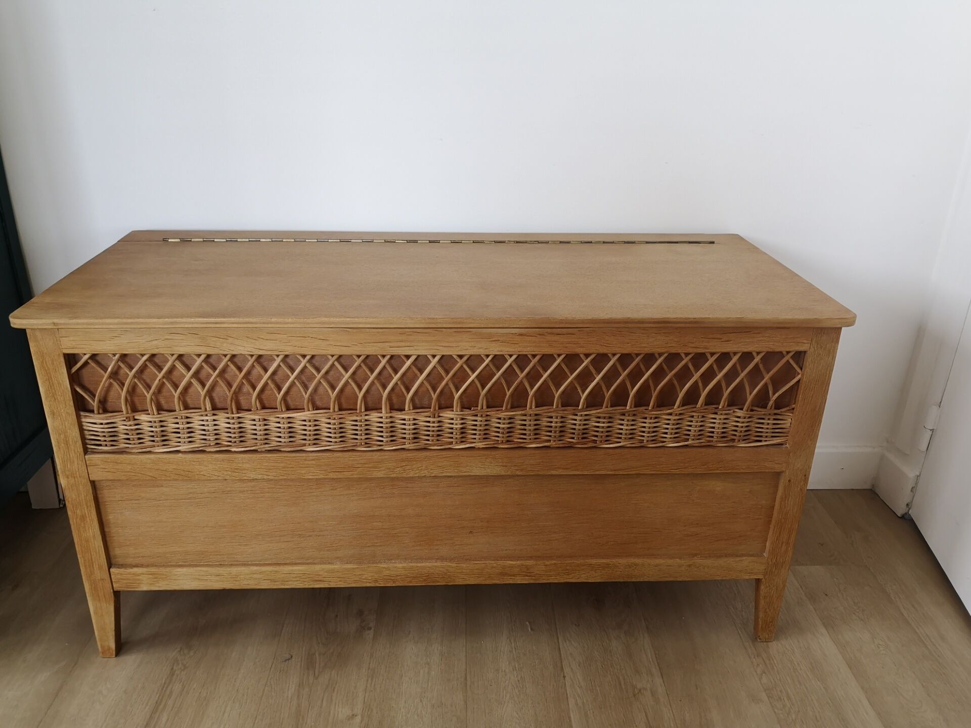 Coffre en rotin vintage