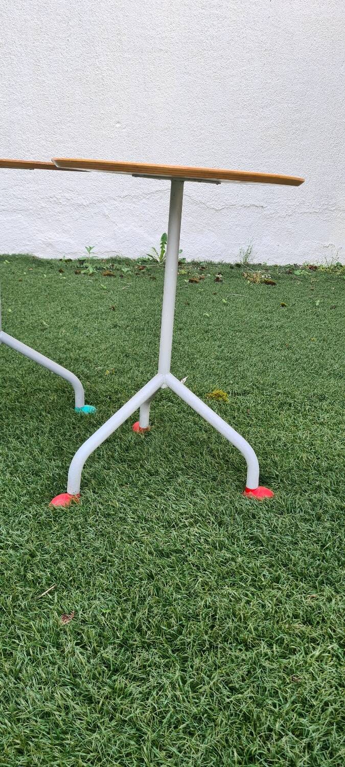 Duo of 80' sofa harnesses / bedside tables