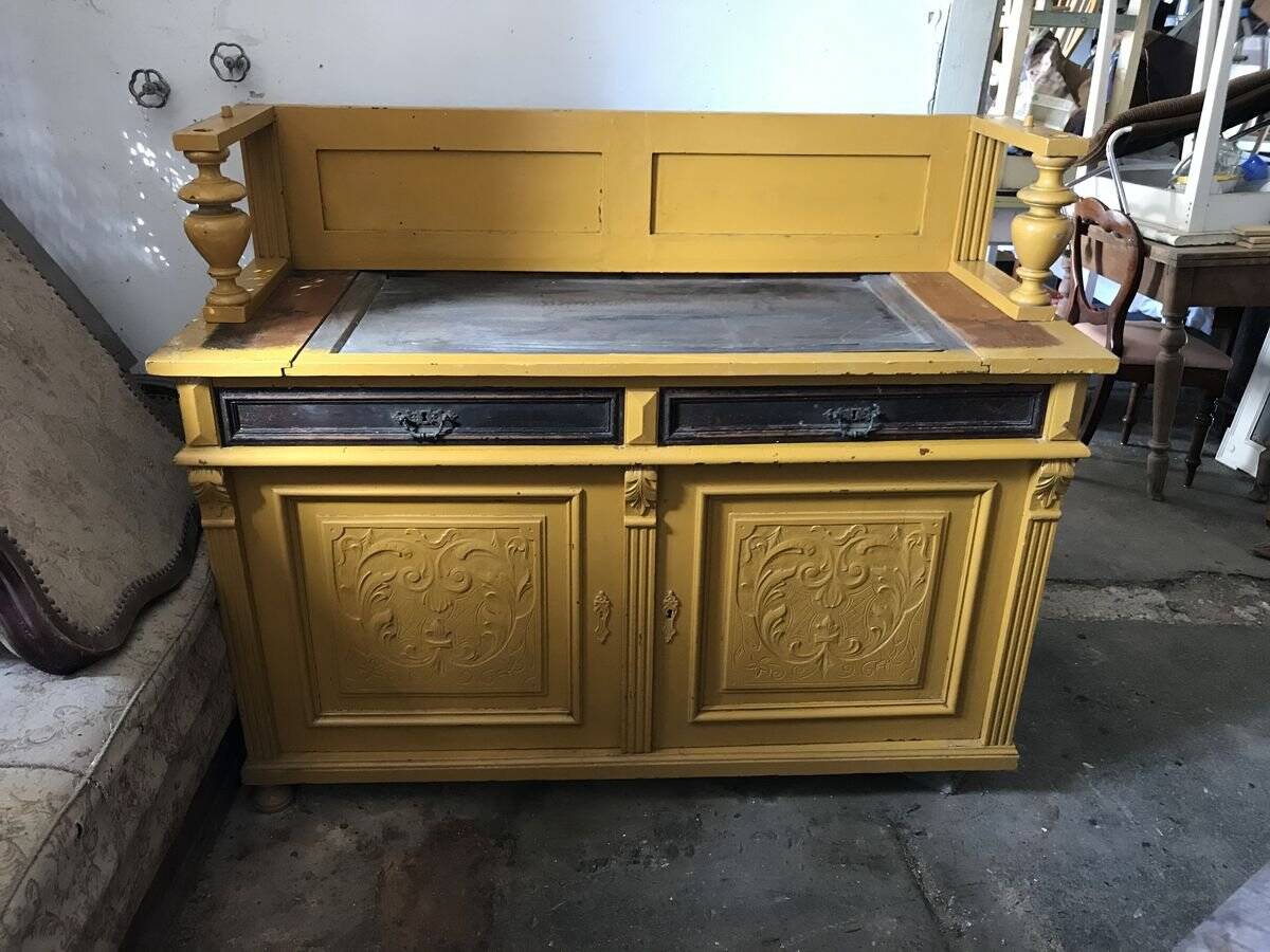 Armoire en pin peinte ocre jaune paille - meuble d'époque 1890-1919, style antique