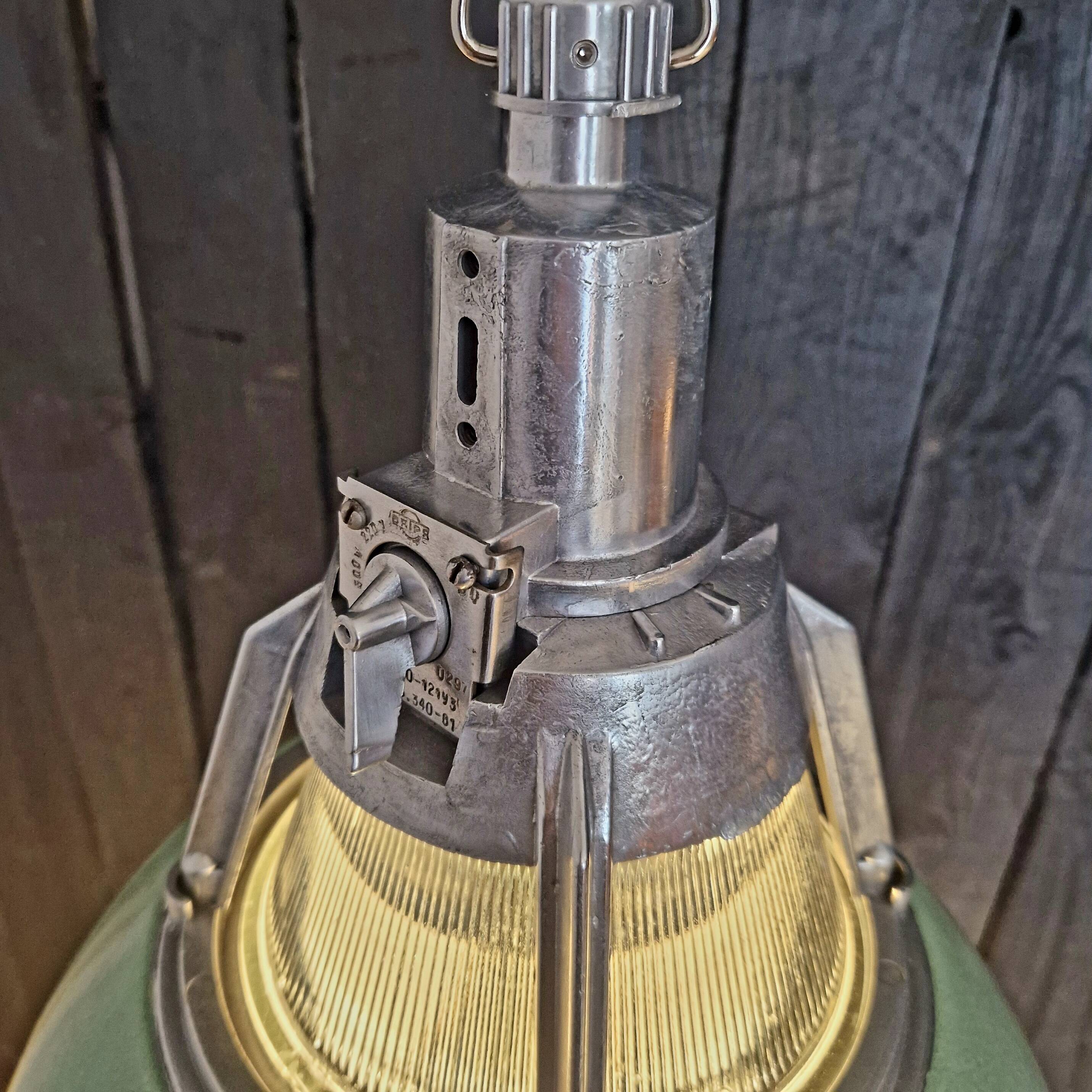 „Alma“ ukrainische Industrie Lampe Poliert / Grün