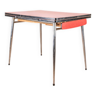 Extendable formica table