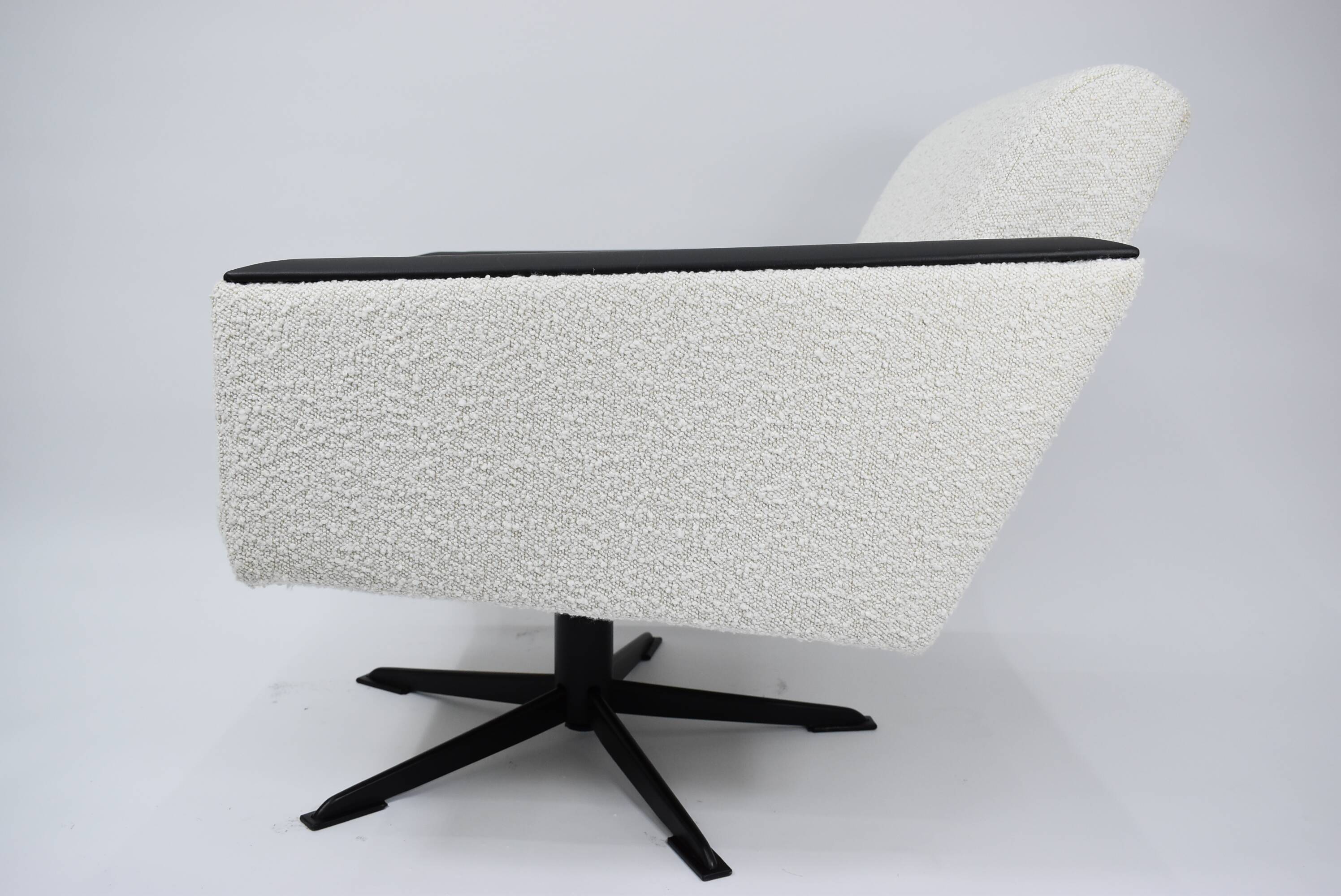 Vintage Deutsche Democratic Republic DDR, 60s, White Bouclé