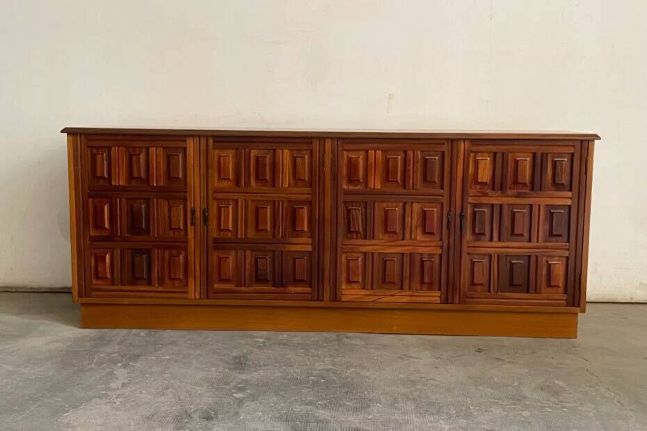 Buffet brutaliste espagnol