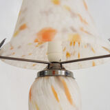 Lampe champignon en pâte de verre blanche tacheté orange à 2 feux, style Art Déco. Année 60