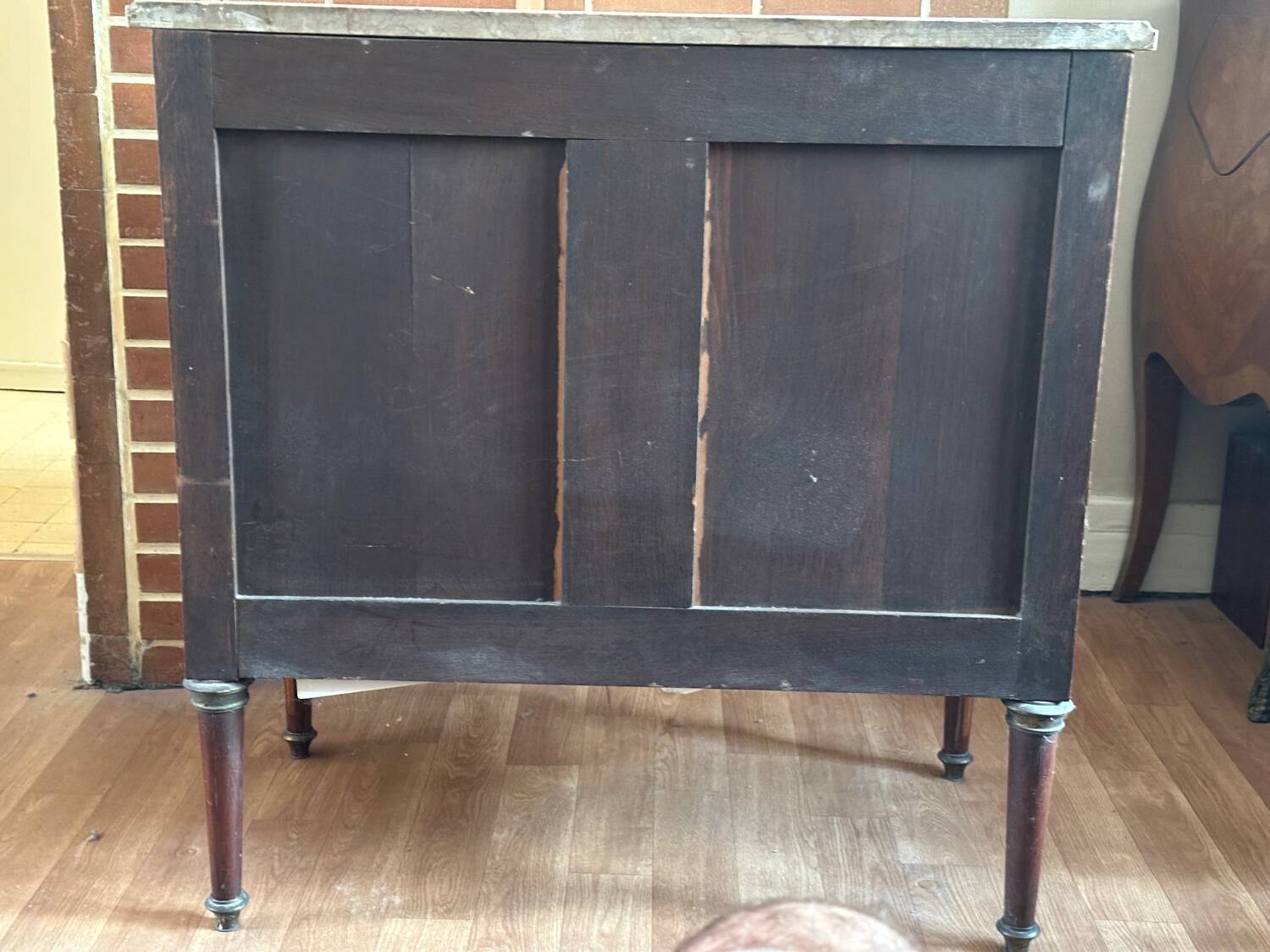 Louis XVI style chest of drawers, spinning top legs - transition style marquetry