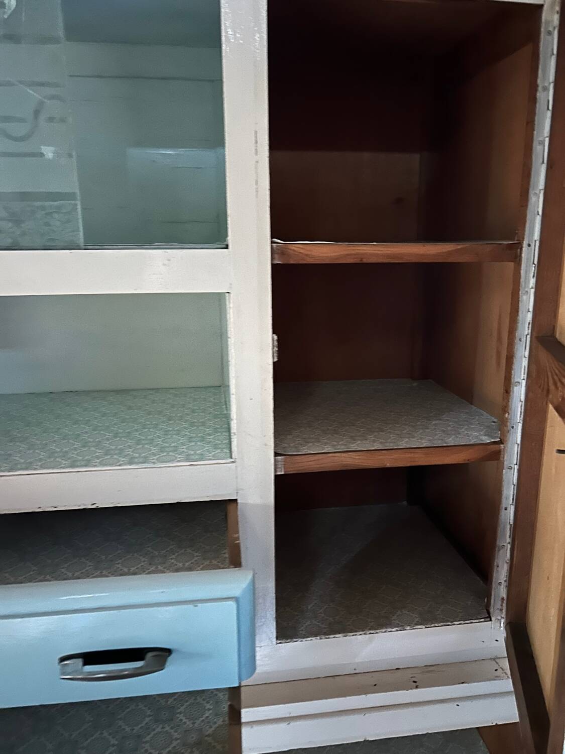 Armoire de cuisine vintage bleue