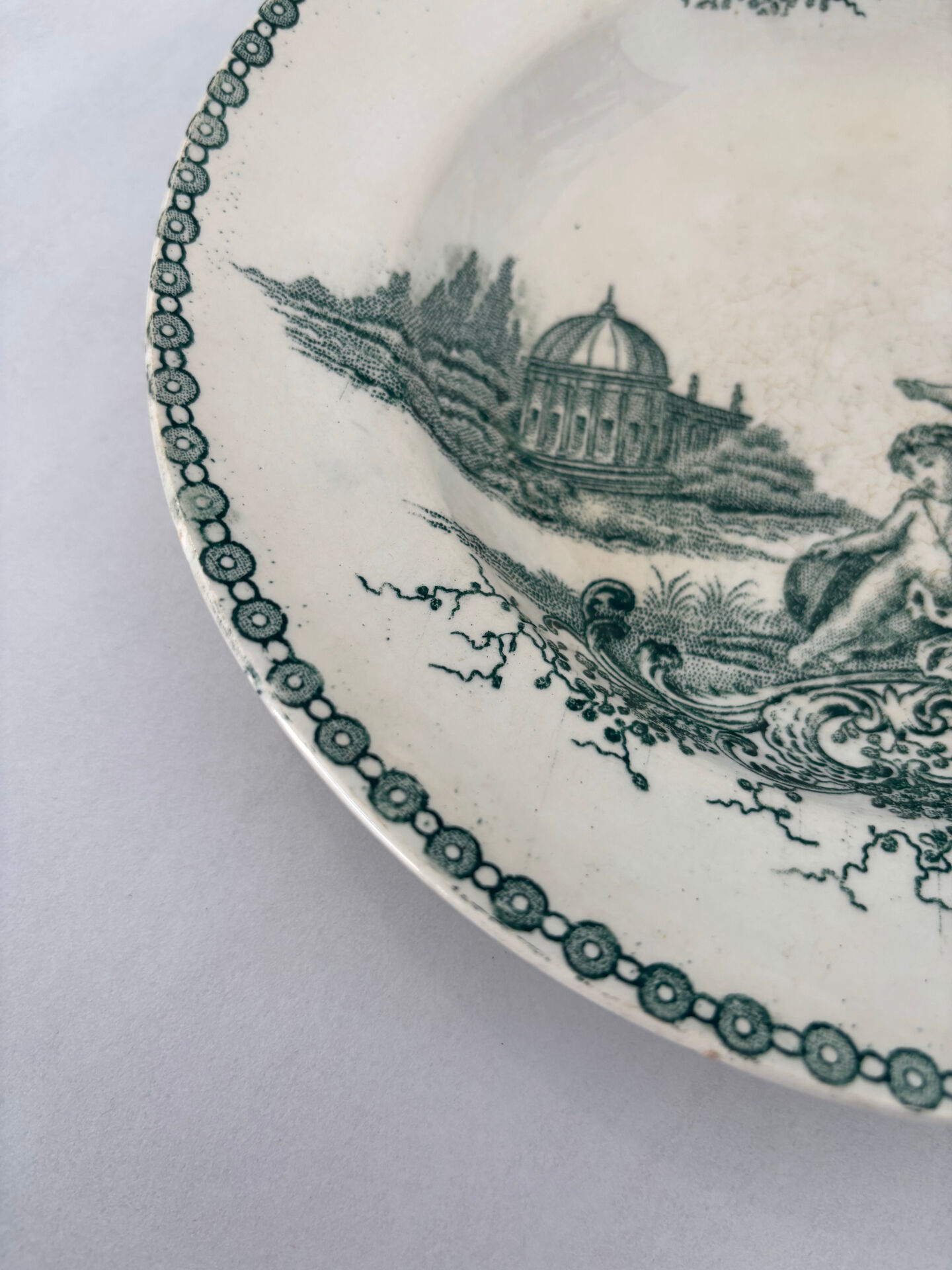 Assiette creuse terre de fer St Amand modèle trianon verte - faïence a