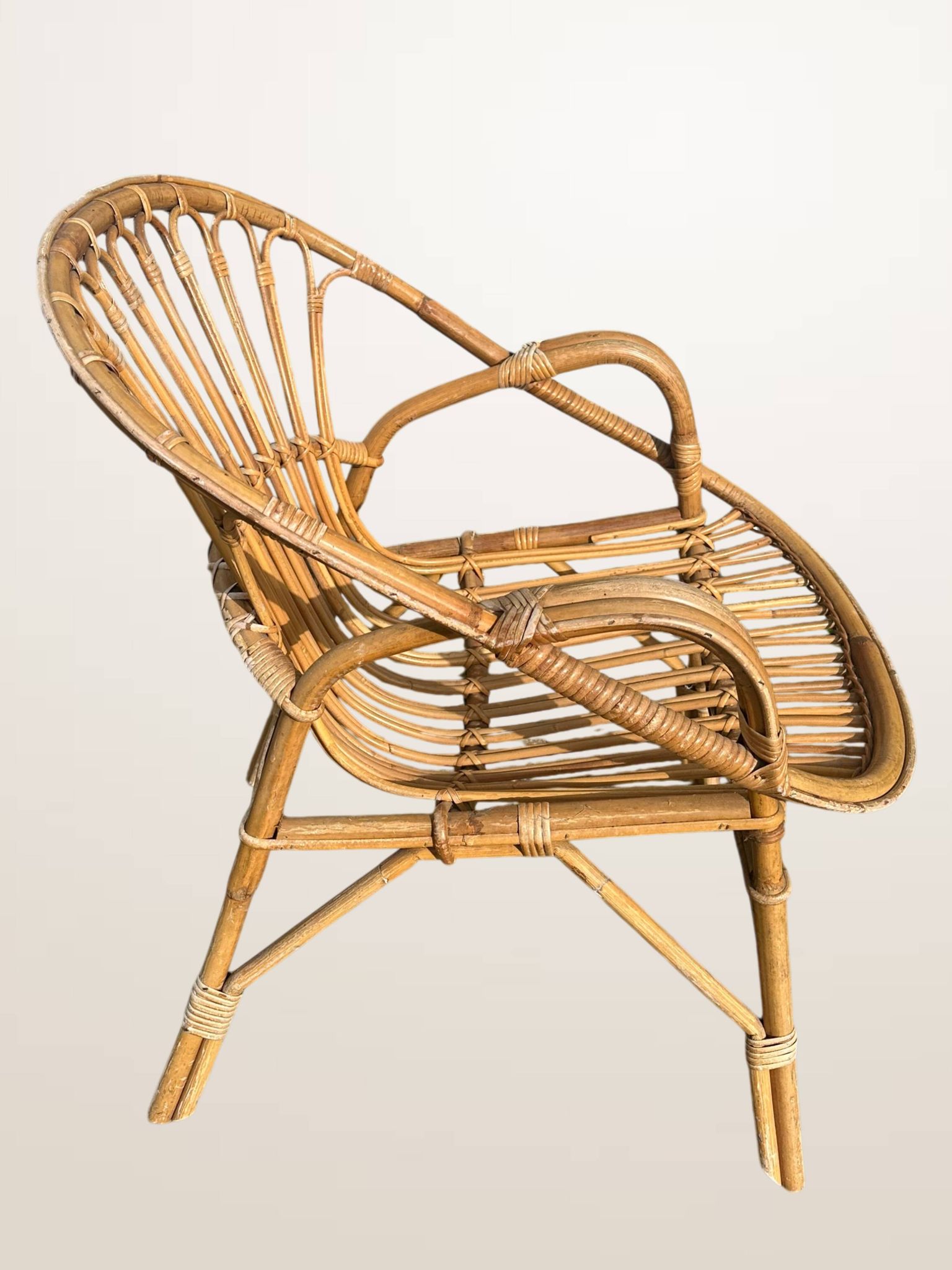 Basket chair in rattan