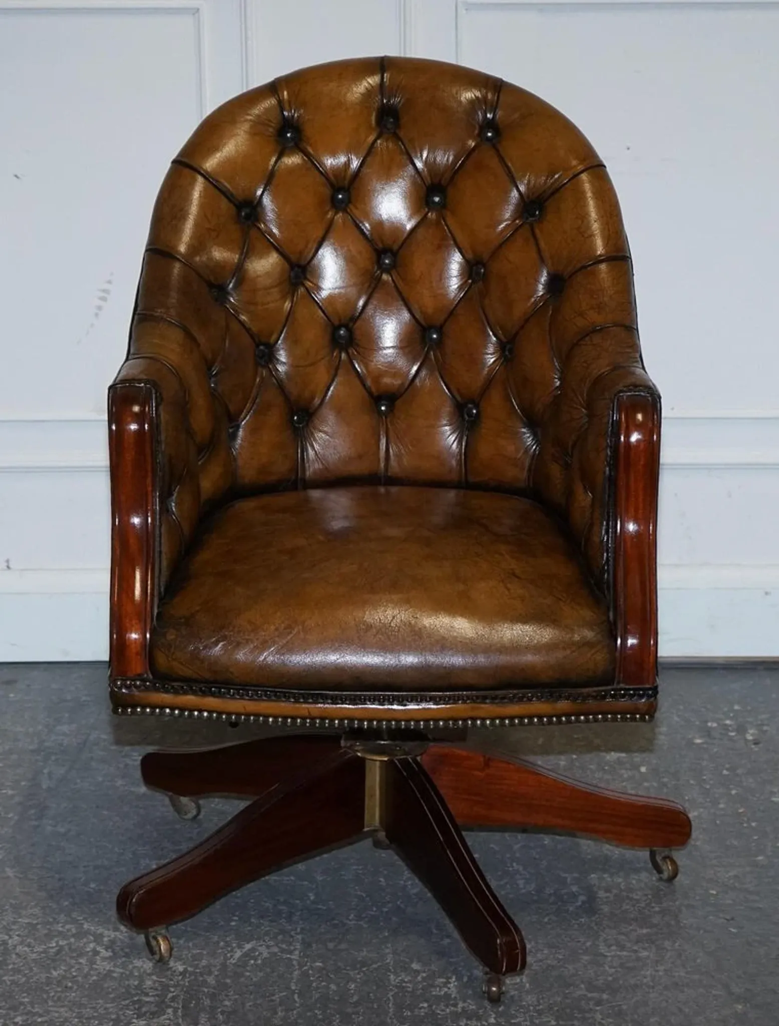 Antique Chesterfield Office Chair in Hand-Dyed Leather in Georgian Style