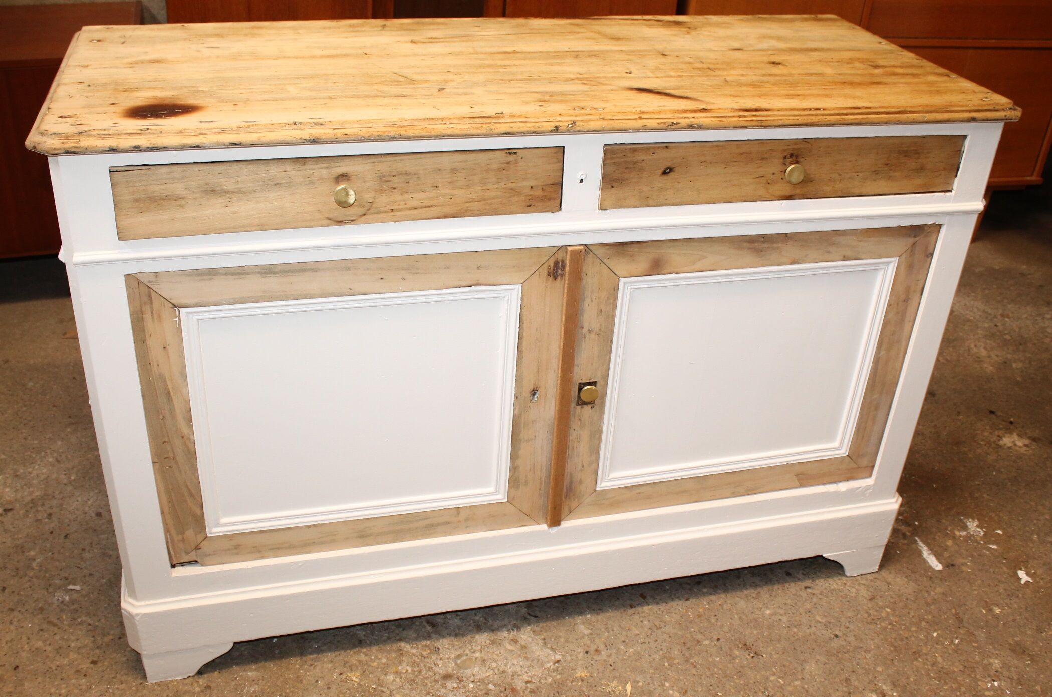 Buffet rustique blanc