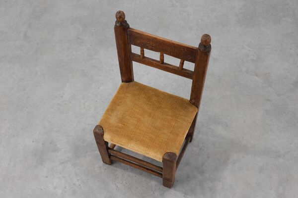 Chaise latérale en chêne sculpté à la main du 19e siècle avec siège en velours
