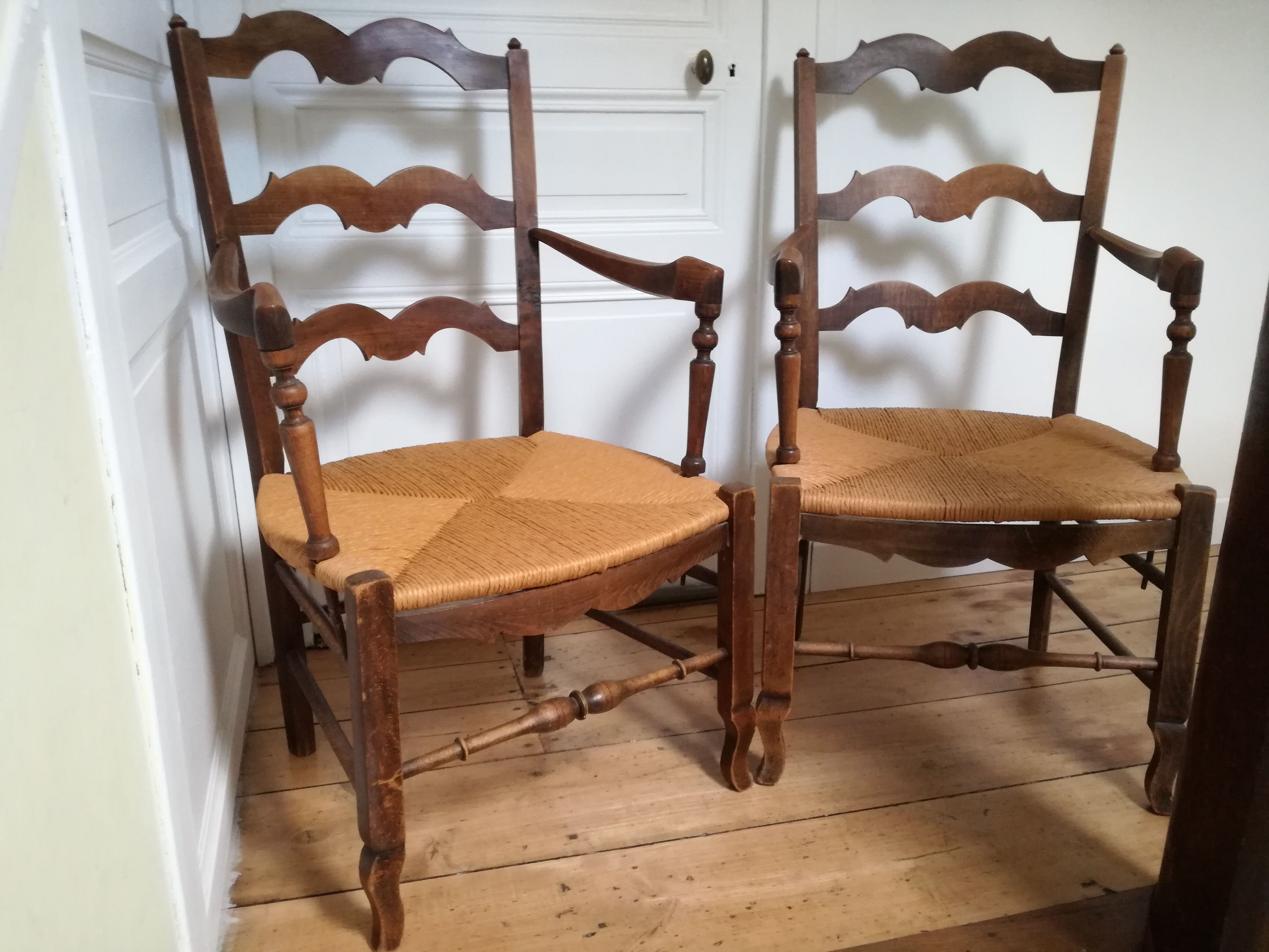 Paire de fauteuils paillés provençaux