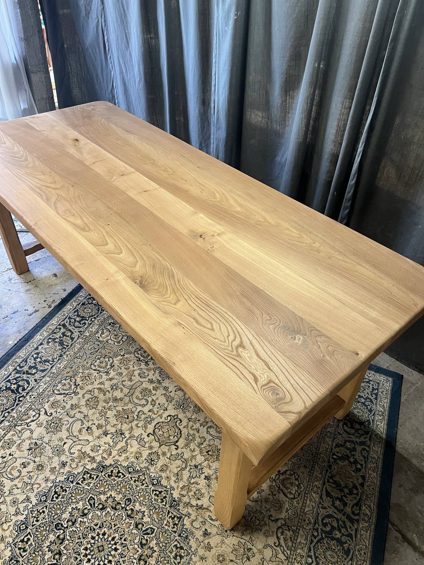 Antique extendable farmhouse table in solid elm, restored.