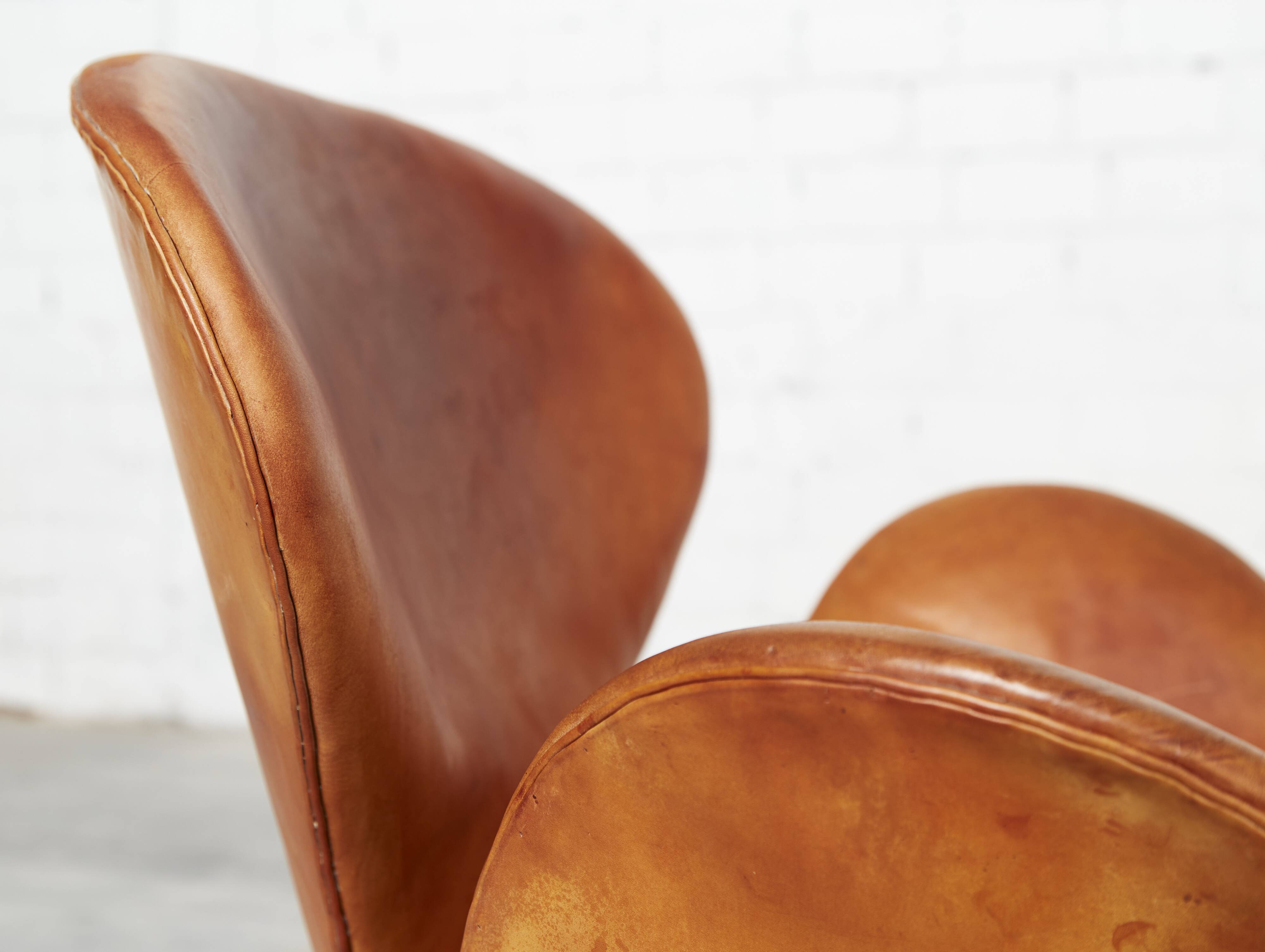 Swan Chair by Arne Jacobsen for Fritz Hansen