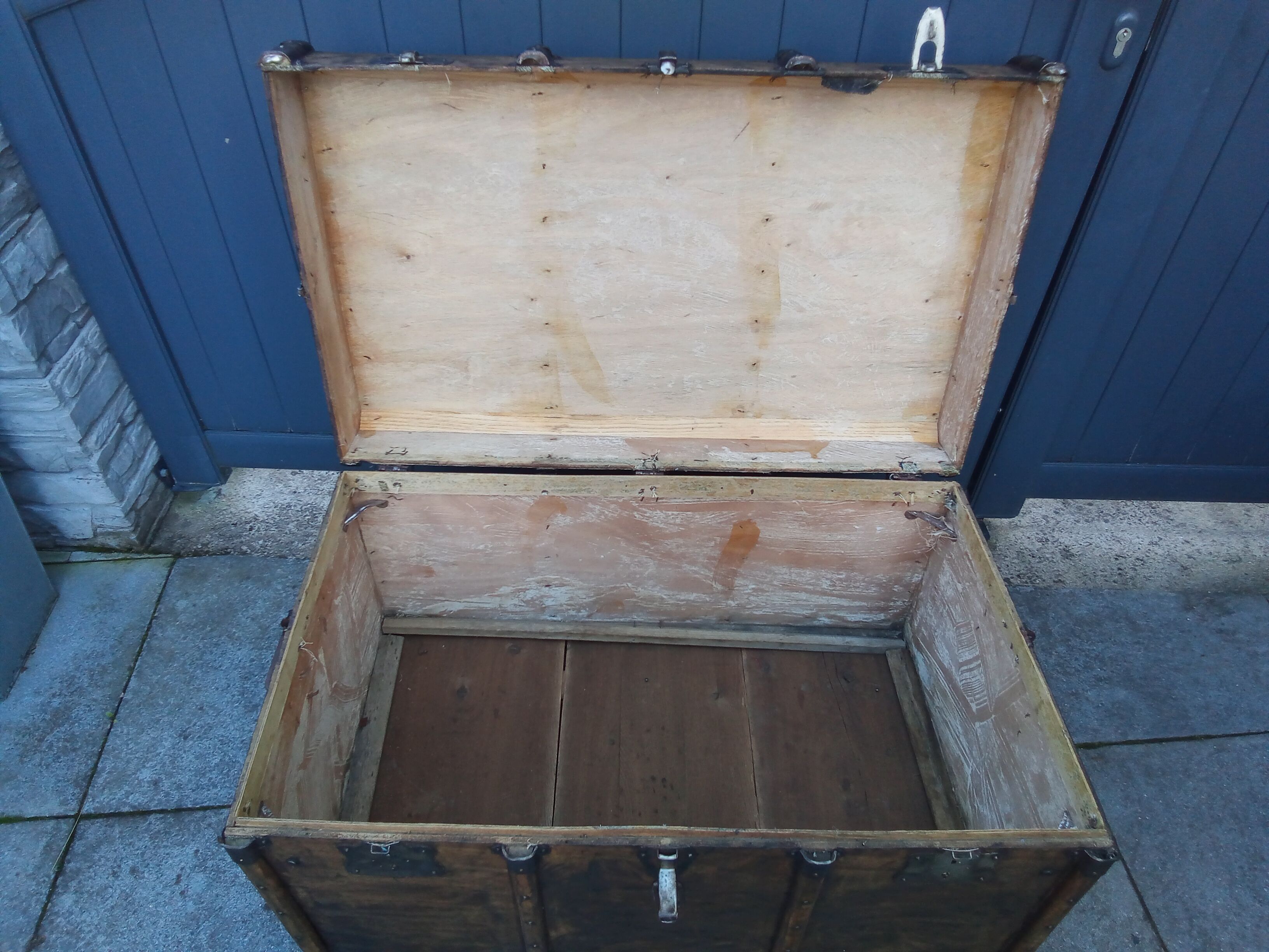 Splendid trunk late 19th century completely renovated