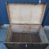 Splendid trunk late 19th century completely renovated