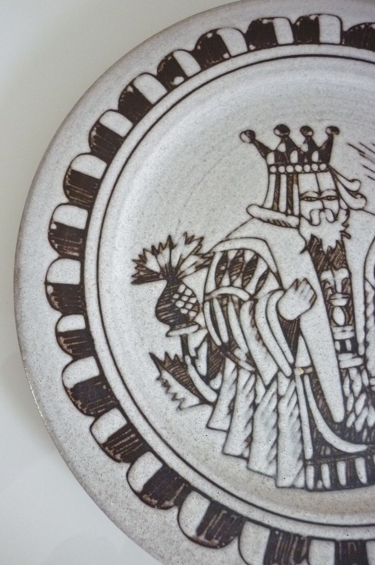 Assiette céramique d'art émaillée, signé La Tournerie, années 60/70
