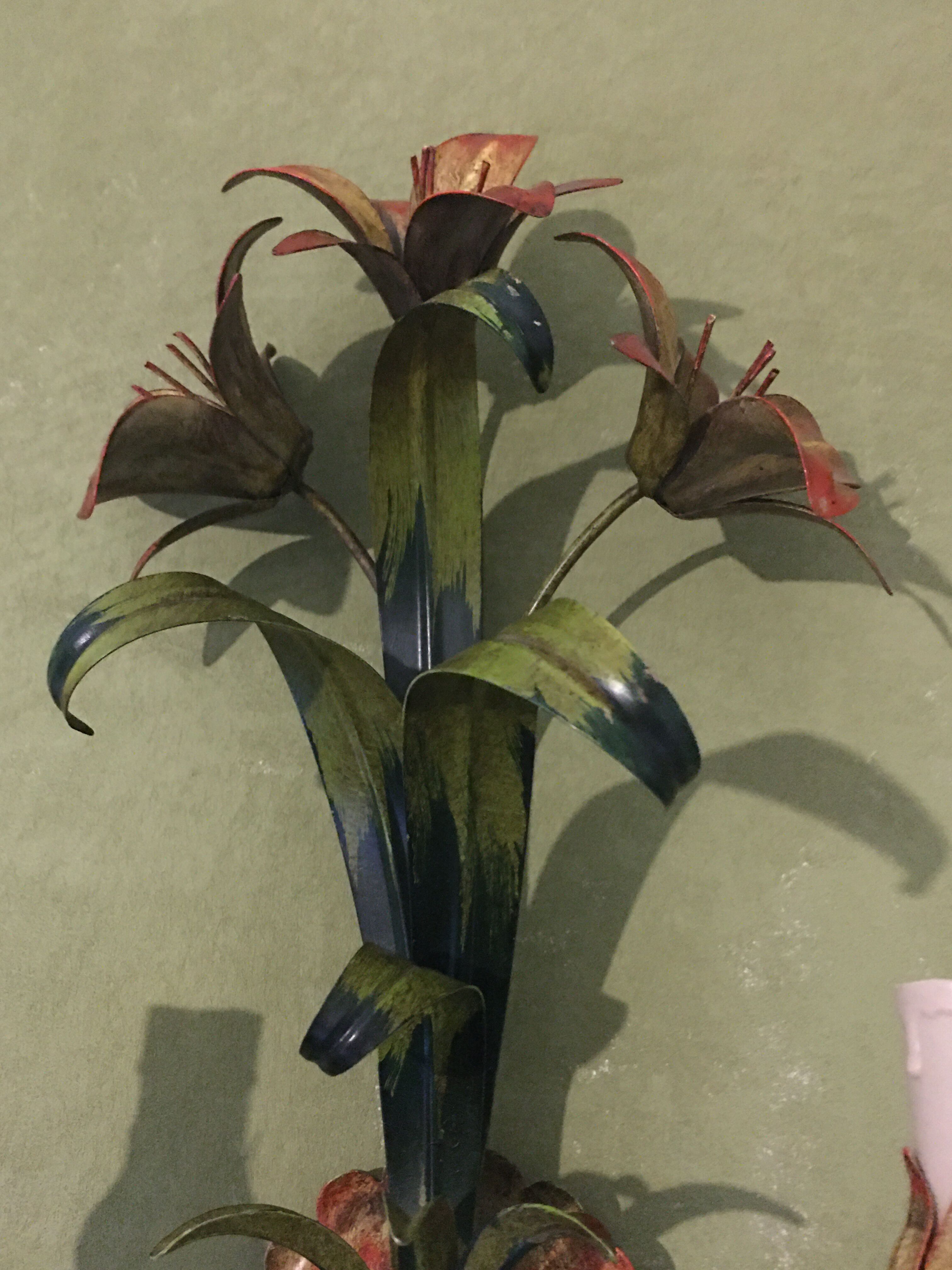 Flowery sconce