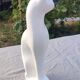 Statuette chat stylisé en céramique blanche