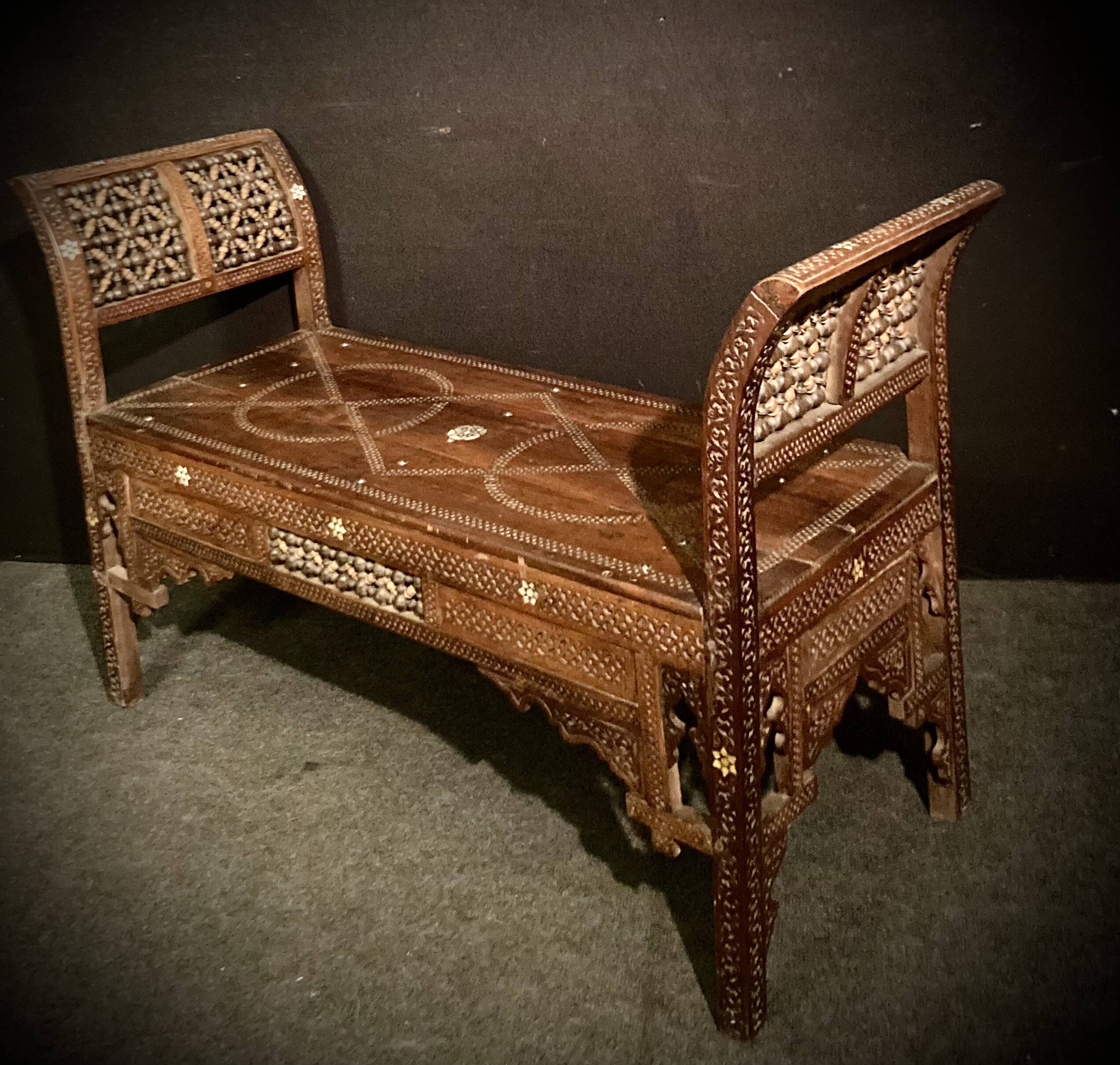 Paire de banquettes Syriennes